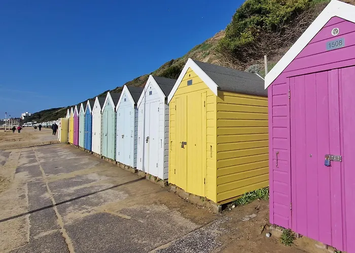 South Coast Holiday Homes -Beach-Gf-Garden-Parking